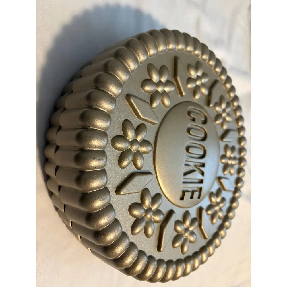 Chicago Metallic Cookie Tart Pans Giant Sandwich Cookie Molds Gold 9 Inch Set/ 2
